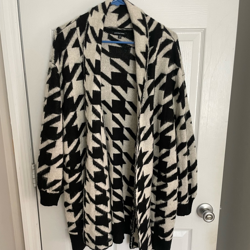 Size M Who What Wear pull-on Sweater